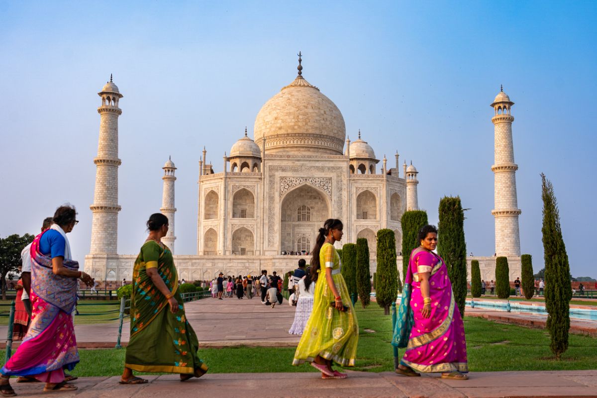 Visual comparison of India's projected 6-7% GDP growth versus US 2-3% growth potential